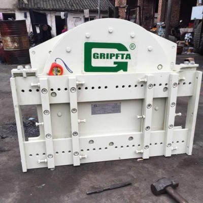 Forklift truck attachment rotators for rotating goods