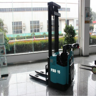 Factory Directly Sell High Quality 1.5Ton mini Electric Stacker With Cheap Price